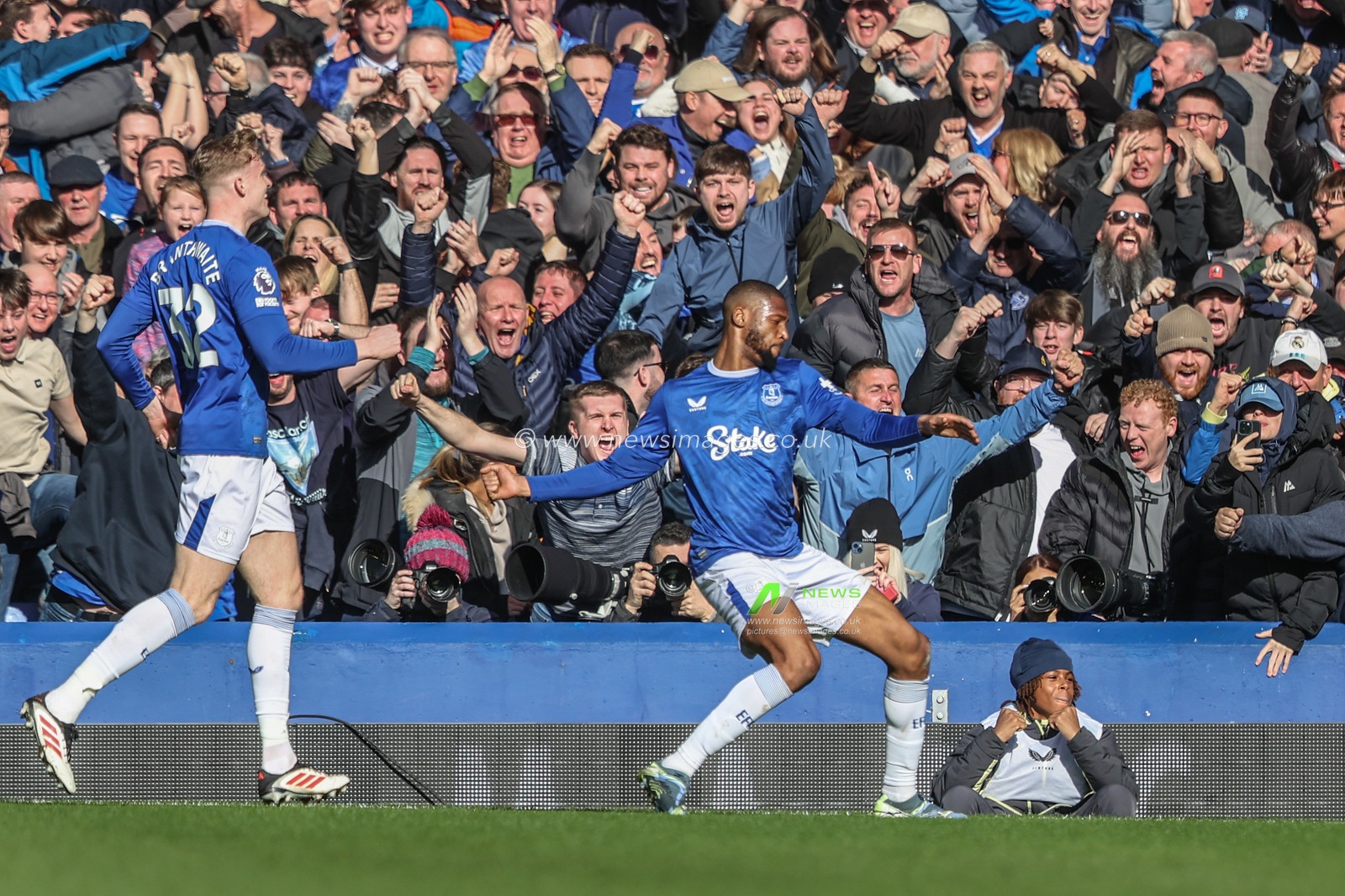 Beto of Everton celebrates his goal to make it 1-0 during the Premier League match Everton vs Manchester United at Goodison Park, Liverpool, United Kingdom, 22nd February 2025

(Photo by Alfie Cosgrove/News Images)