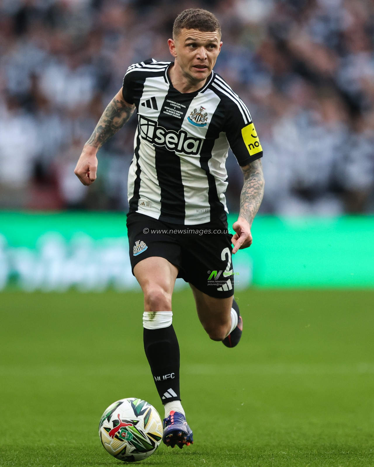 Kieran Trippier of Newcastle United breaks with the ball during the Carabao Cup Final match Liverpool vs Newcastle United at Wembley Stadium , London, United Kingdom, 16th March 2025

(Photo by Alfie Cosgrove/News Images)