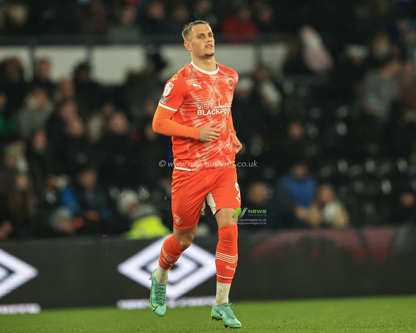 Jerry Yates #9 of Blackpool comes on for Owen Dale #7 0f Blackpool