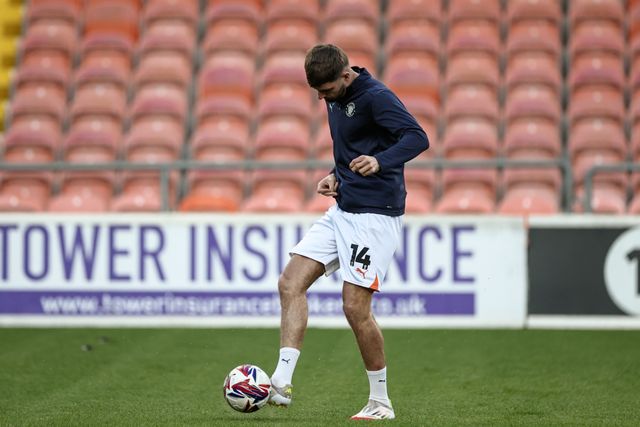 Tom Bloxham of Blackpool in the pregame warmup session during the Sky Bet League 1 match Blackpool vs Reading at Bloomfield Road, Blackpool, United Kingdom, 1st April 2025

(Photo by Mark Cosgrove/News Images)