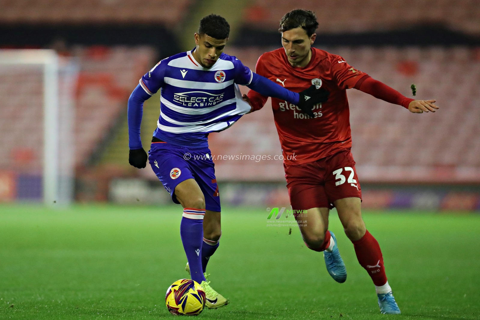 Reading's Chem Campbell is pressured by Barnsley's Josh Earl during the Sky Bet League 1 match Barnsley vs Reading at Oakwell, Barnsley, United Kingdom, 26th November 2024

(Photo by Sam Eaden/News Images)