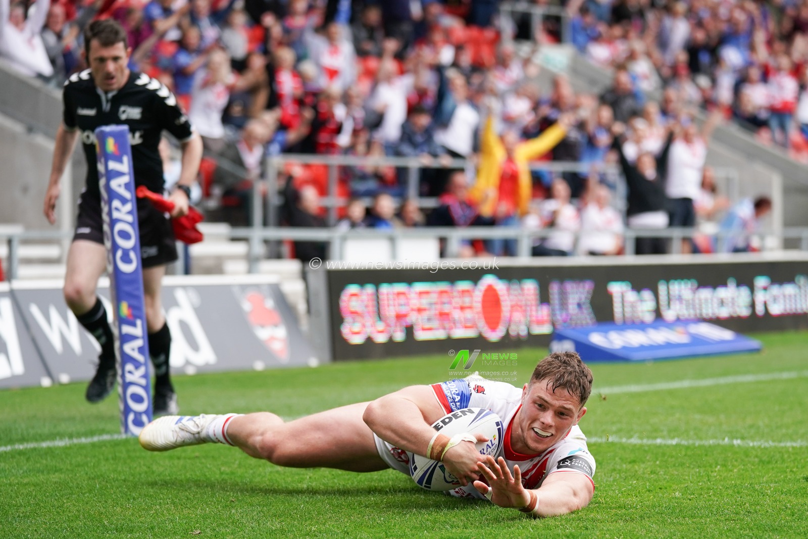 St. Helens's Morgan Knowles goes over for a try



1st June 2019 , Totally Wicked Stadium, St Helens, England; Coral Challenge Cup 2019, Quarter Final , St Helens vs Wakefield Trinity ; 


Credit: Terry Donnelly/News Images