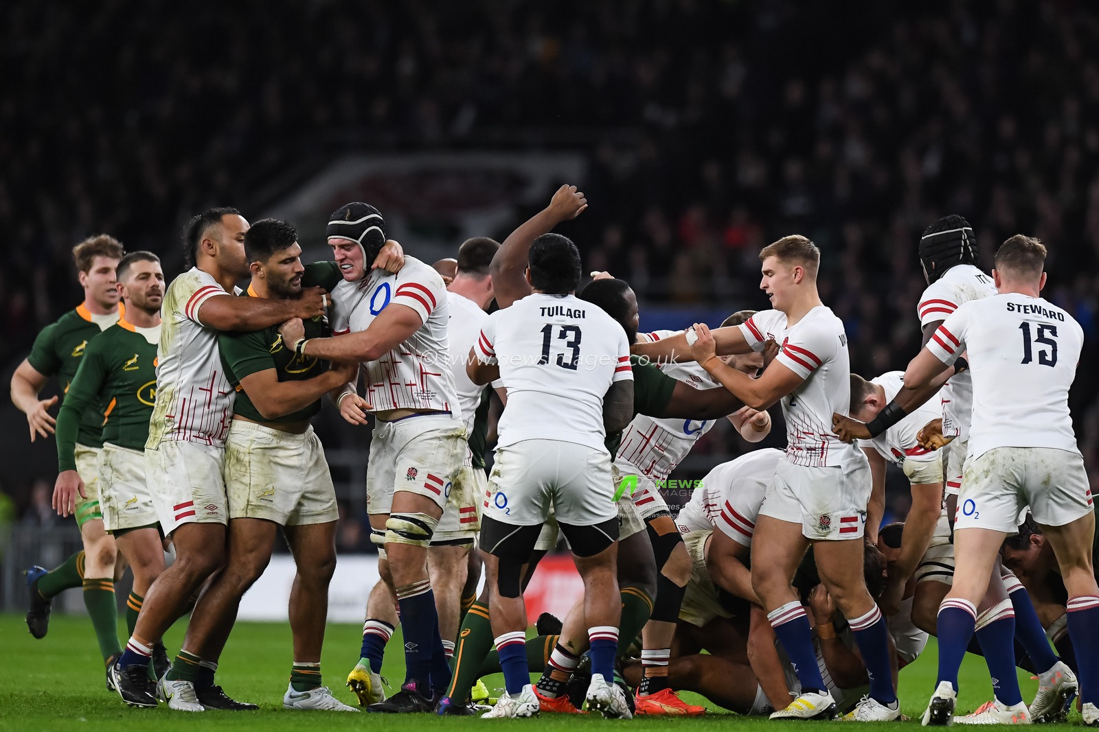Tempers flare during the Autumn internationals match England vs South Africa at Twickenham Stadium, Twickenham, United Kingdom, 26th November 2022

(Photo by Mike Jones/News Images)