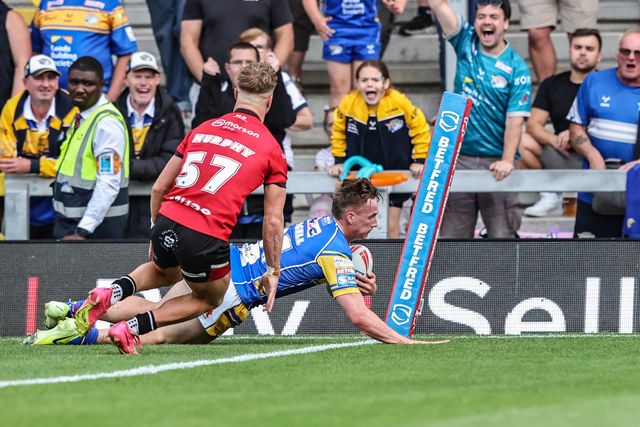 Alfie Edgell of Leeds Rhinos goes over for a try during the Betfred Super League round 19 match Leeds Rhinos vs Salford Red Devils at Headingley Stadium, Leeds, United Kingdom, 18th July 2025

(Photo by Alfie Cosgrove/News Images)