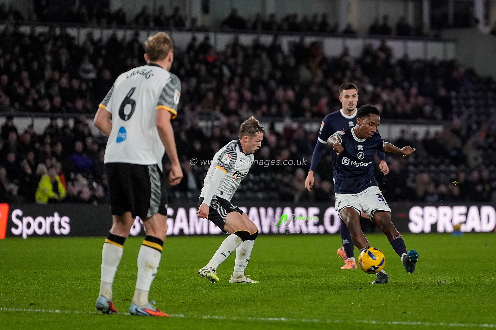 Raees Bangura-Williams of Millwall shoots at goal during the Sky Bet Championship match Derby County vs Millwall at Pride Park Stadium, Derby, United Kingdom, 10th December 2025

(Photo by Maynard Manyowa/News Images)

*** GER AUT SUI OUT ***