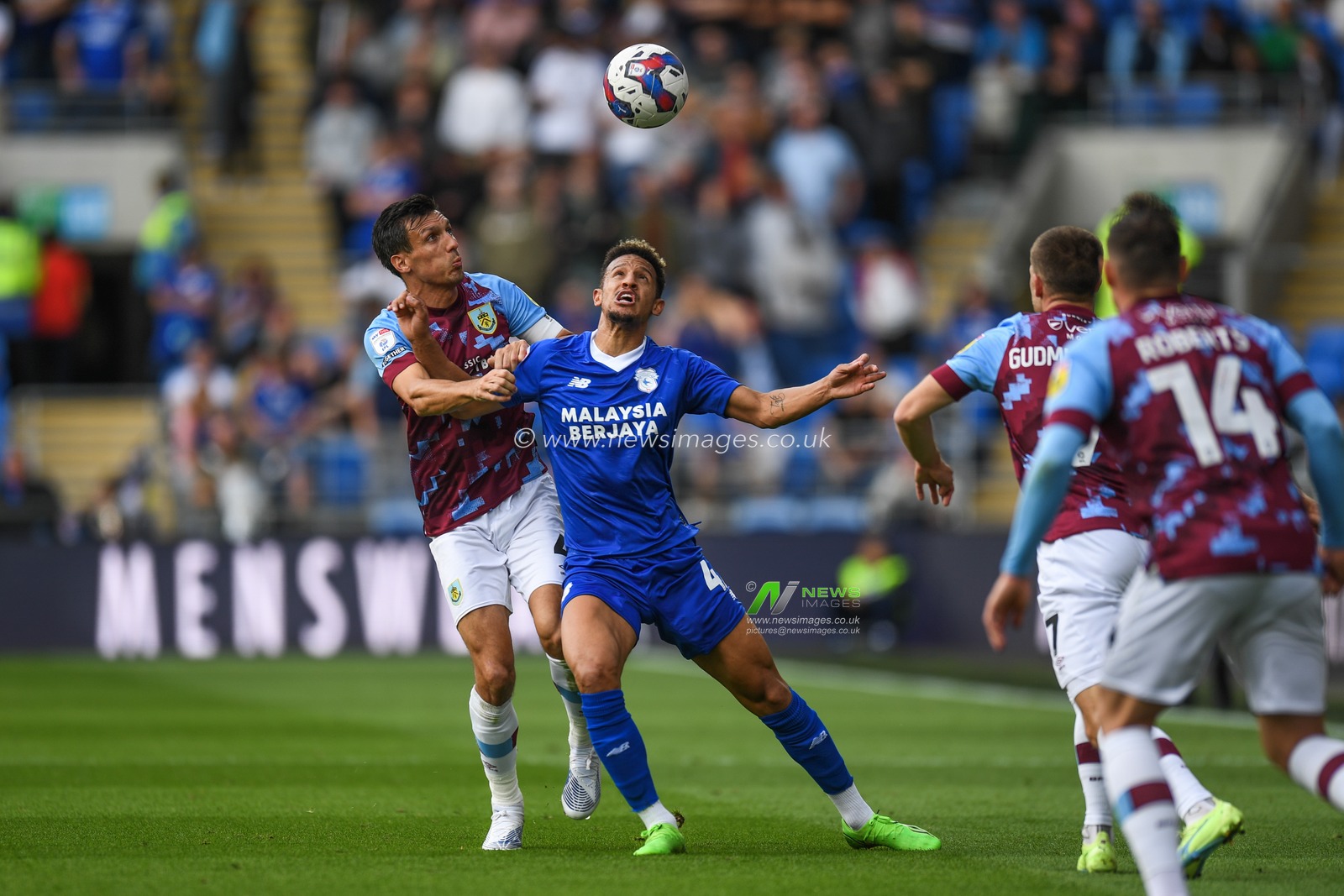 Callum Robinson #47 of Cardiff City and Jack Cork #4 of Burnley during the Sky Bet Championship match Cardiff City vs Burnley at Cardiff City Stadium, Cardiff, United Kingdom, 1st October 2022

(Photo by Mike Jones/News Images)