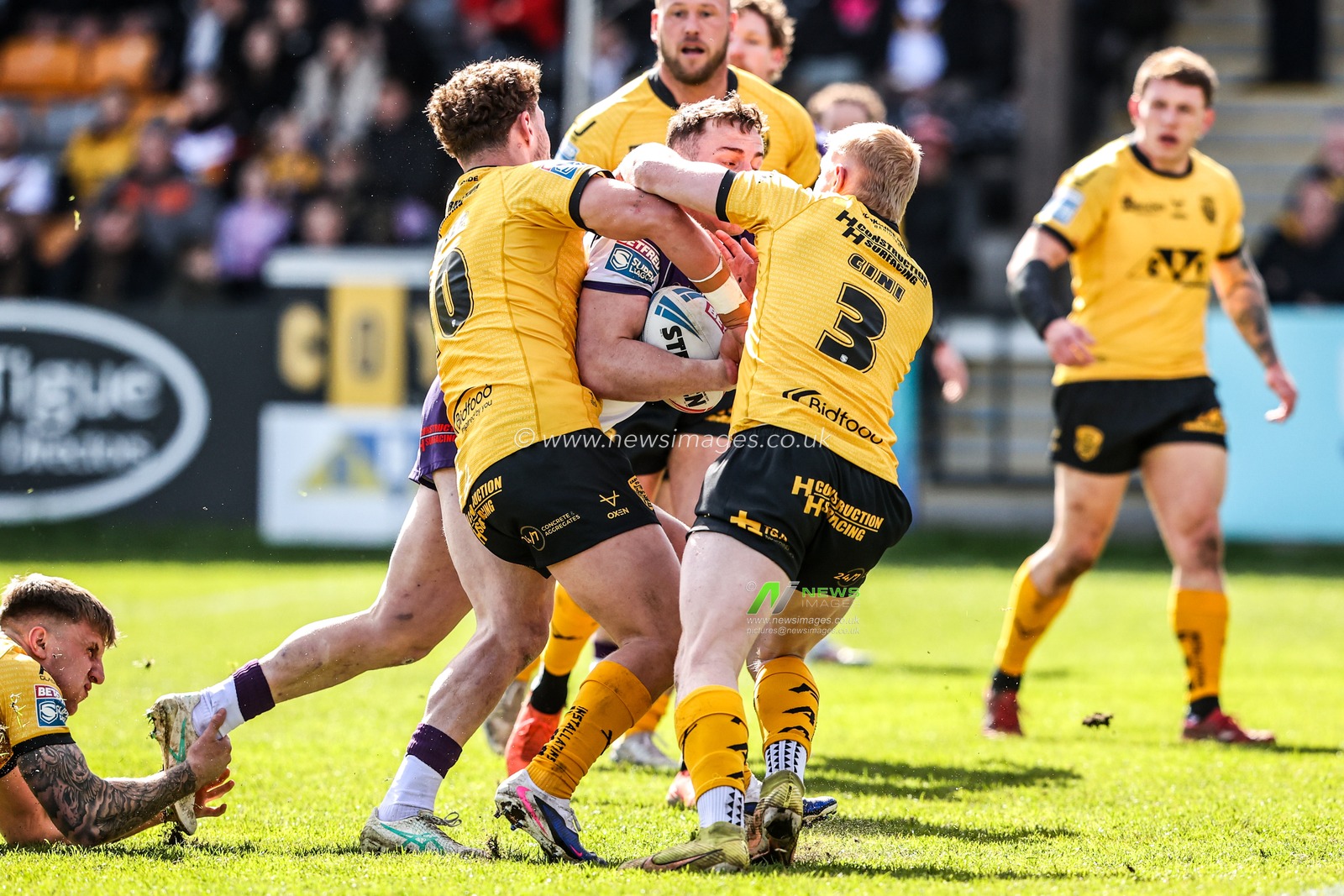 Jake Trueman of Wakefield Trinity goes over for a try during the Betfred Super League round 7 match Castleford Tigers vs Wakefield Trinity at OneBore Stadium, Castleford, Untied Kingdom on 05 April 2026

(Photo by Alfie Cosgrove/News Images)