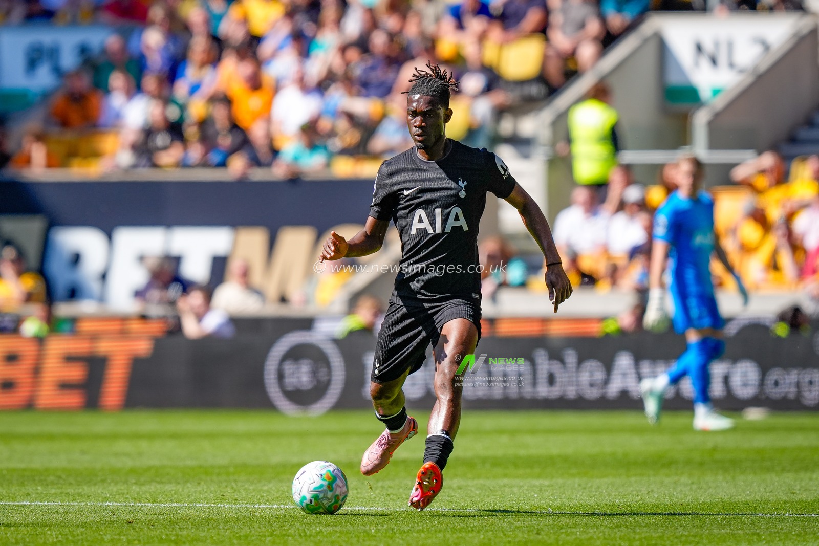 Yves Bissouma of Tottenham Hotspur passes the ball  during the Premier League match Wolverhampton Wanderers vs Tottenham Hotspur at Molineux, Wolverhampton, United Kingdom on 25 April 2026

(Photo by Maynard Manyowa/News Images)