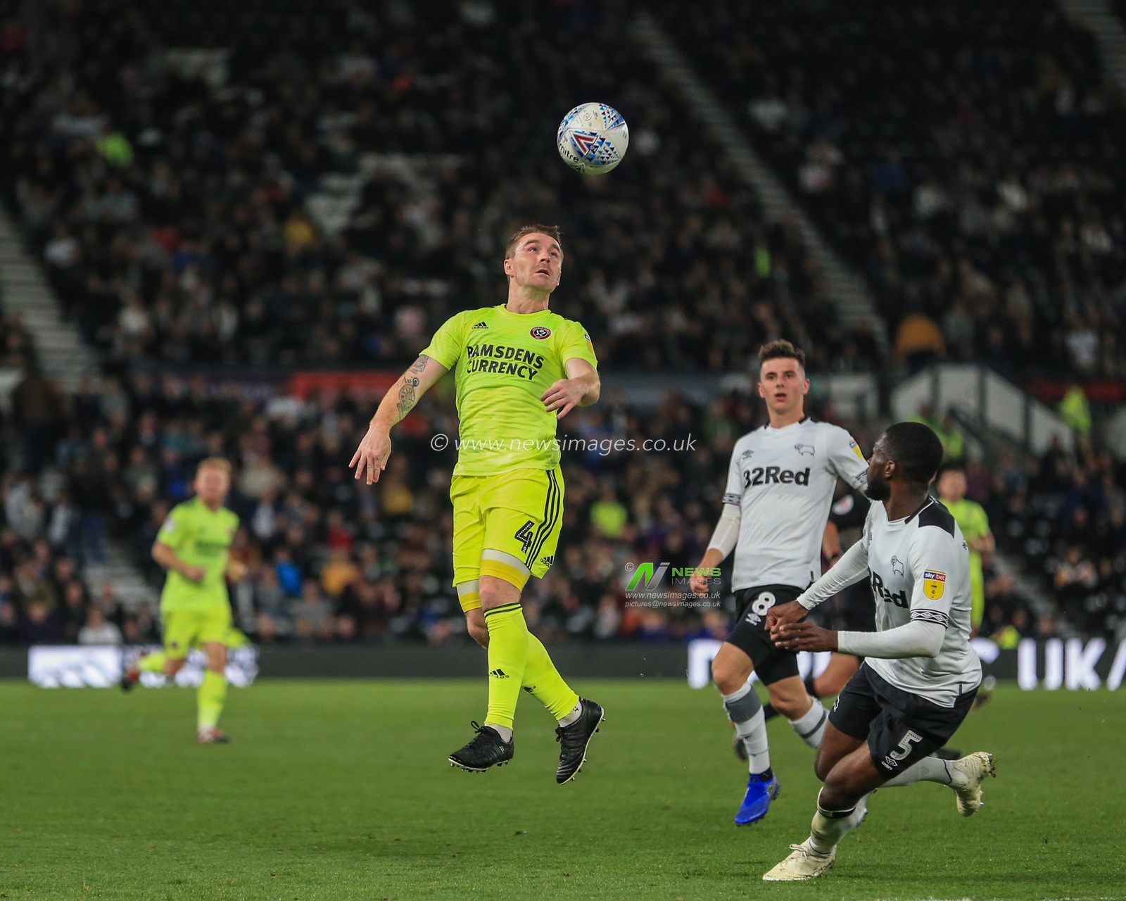 20th October 2018, Pride Park, Derby, England; Sky Bet Championship, Derby County v Sheffield United ; John Fleck (04) of Sheffield United heads the ball into the box 

Credit: Mark Cosgrove/News Images 

English Football League images are subject to DataCo Licence