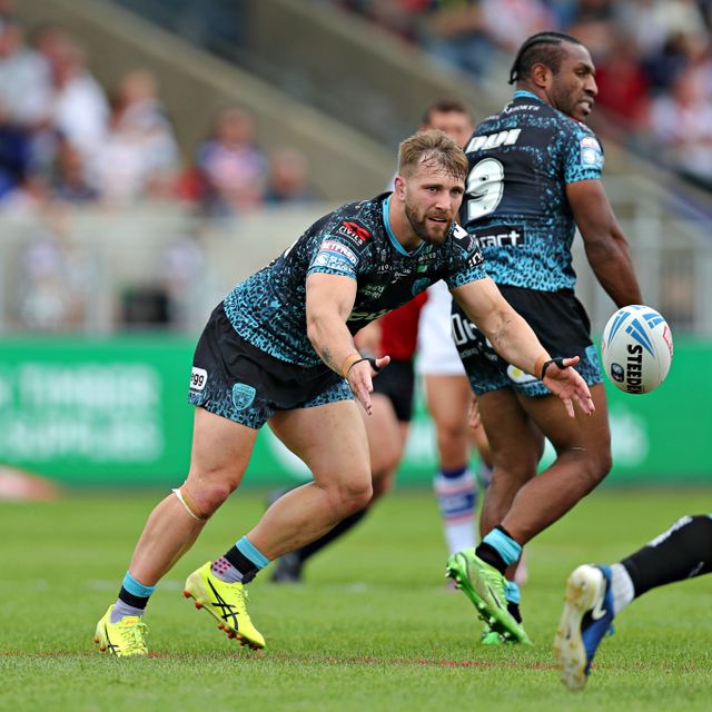 Matt Davis of Leigh Leopards during the Betfred Super League Round 14 match Wakefield Trinity vs Leigh Leopards at DIY Kitchens Stadium, Wakefield, United Kingdom, 15th June 2025

(Photo by Sam Eaden/News Images)