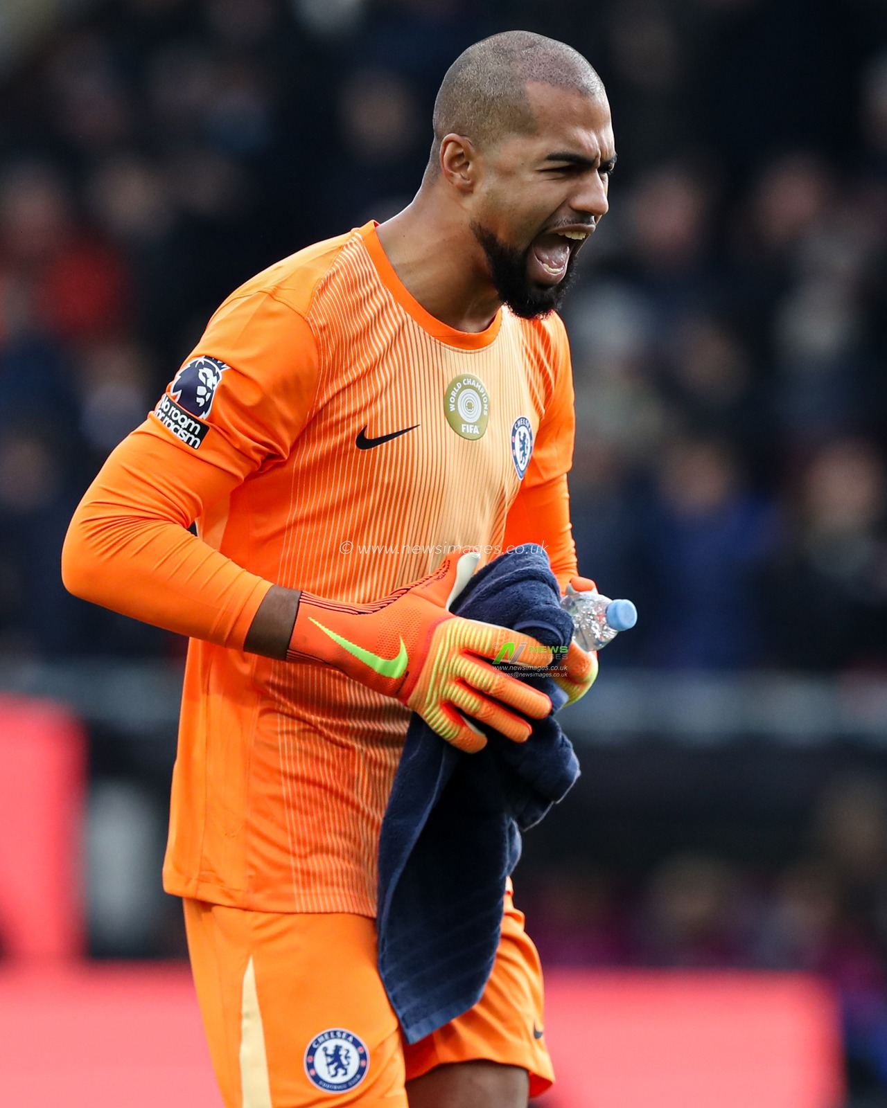 Robert Sanchez of Chelsea during the Premier League match Burnley vs Chelsea at Turf Moor, Burnley, United Kingdom, 22nd November 2025

(Photo by Jorge Horsted/News Images)

*** GER AUT SUI OUT ***