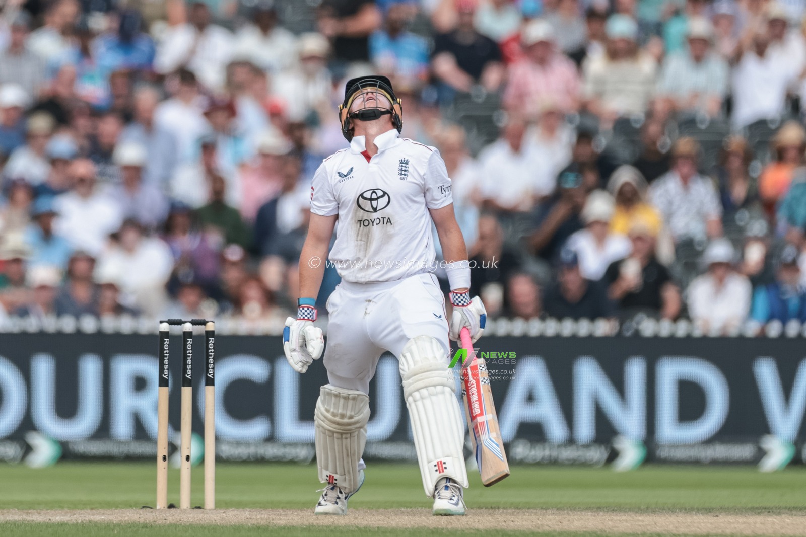 A dejected Ollie Pope of England reacts after he’s caught out by Rahul during the 4th Rothesay Test Match match Day 3 England vs India at Old Trafford Cricket Ground, Manchester, United Kingdom, 25th July 2025

(Photo by Mark Cosgrove/News Images)