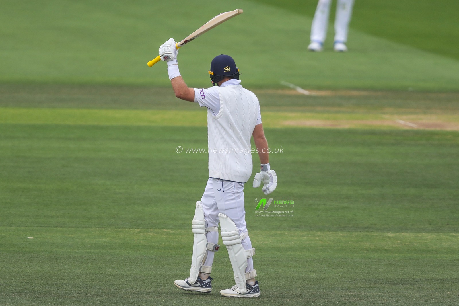 Joe Root of England celebrates his 34th century during England v Sri Lanka 2nd Rothesay Test Match Day 3 at Lords, London, United Kingdom, 31st August 2024

(Photo by Izzy Poles/News Images)