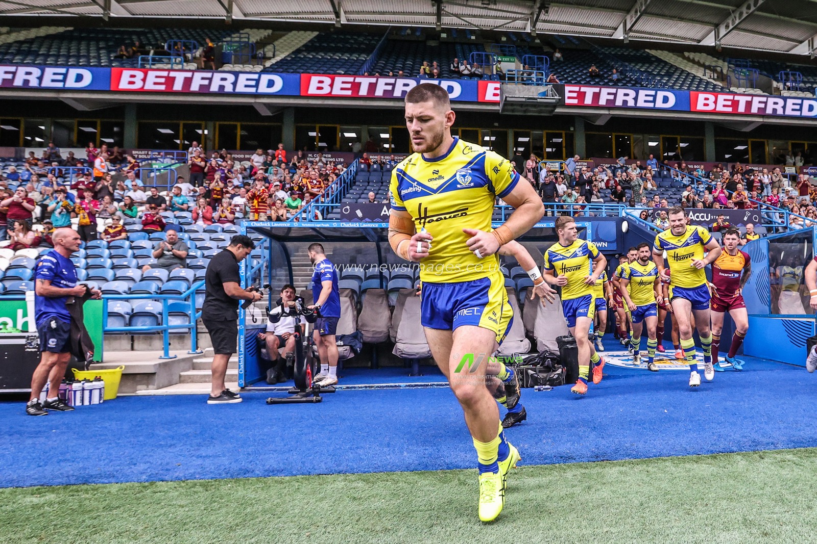 Danny Walker of Warrington Wolves comes out for the game during the Betfred Super League Round 23 match Huddersfield Giants vs Warrington Wolves at Accu Stadium, Huddersfield, United Kingdom, 24th August 2025

(Photo by Alfie Cosgrove/News Images)