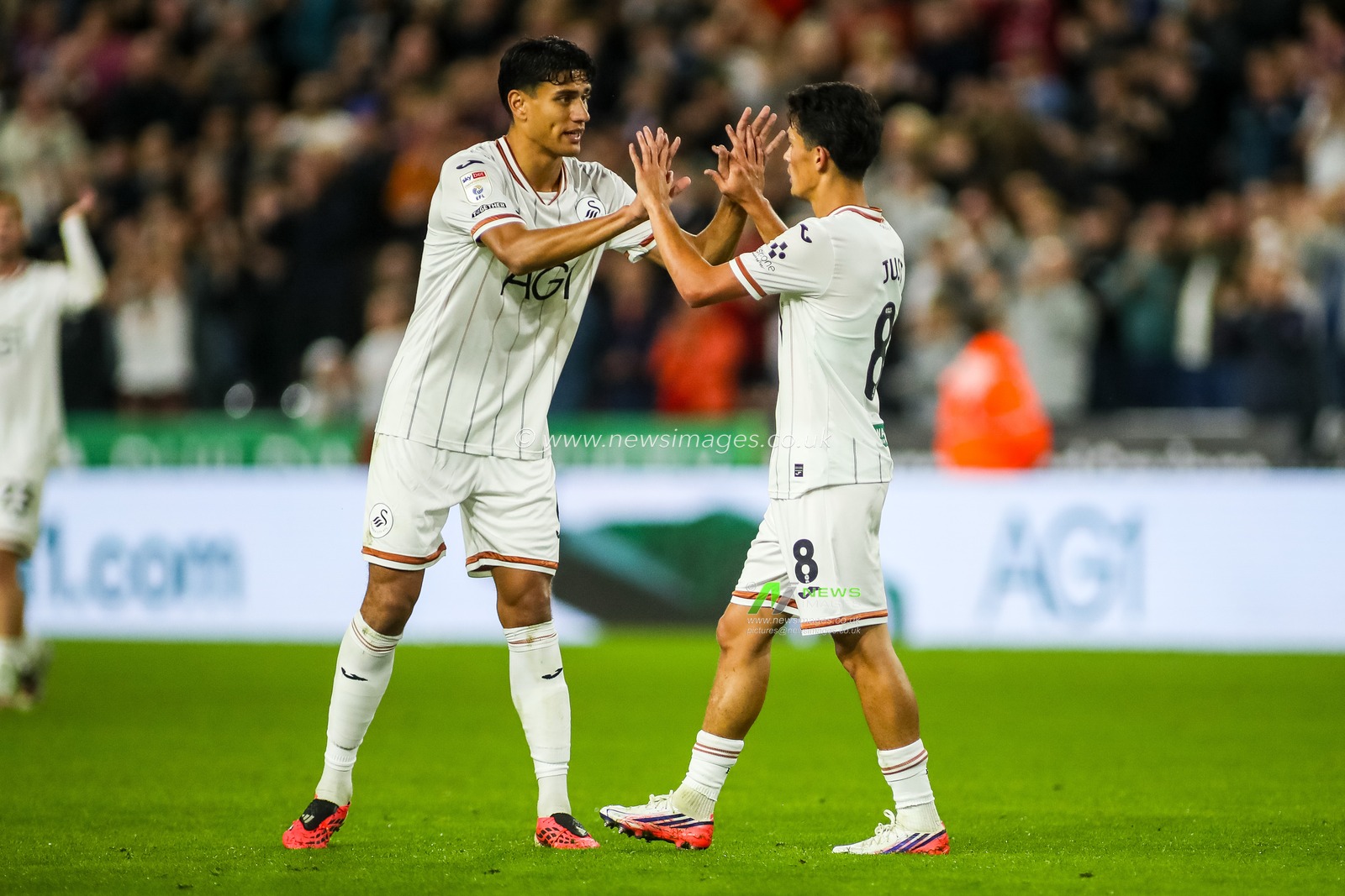 Marko Stamenic of Swansea City and Elijah Just during the Sky Bet Championship match Swansea City vs Watford at Swansea.com Stadium, Swansea, United Kingdom on 01 September 2026

(Photo by Andrew Lewis/News Images)