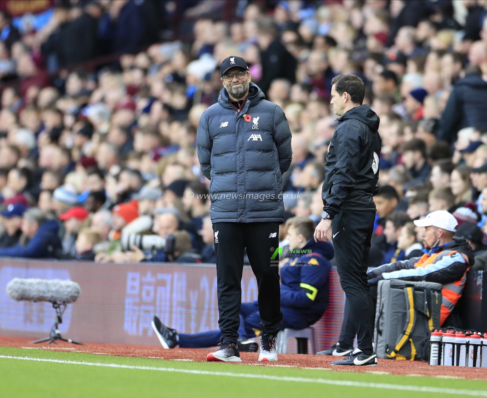 2nd November 2019, Villa Park, Birmingham, England; Premier League, Aston Villa v Liverpool : Liverpool manager Jurgen Klopp 

Credit: Conor Molloy/News Images