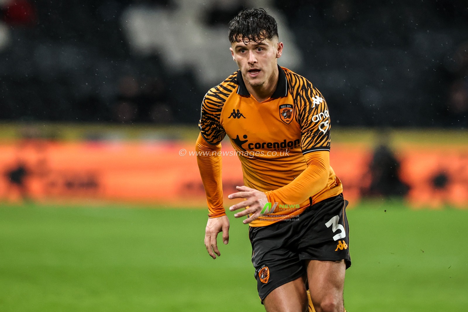 Ryan Giles of Hull City during the Sky Bet Championship match Hull City vs Middlesbrough at MKM Stadium, Hull, United Kingdom, 5th December 2025

(Photo by Alfie Cosgrove/News Images)

*** GER AUT SUI OUT ***