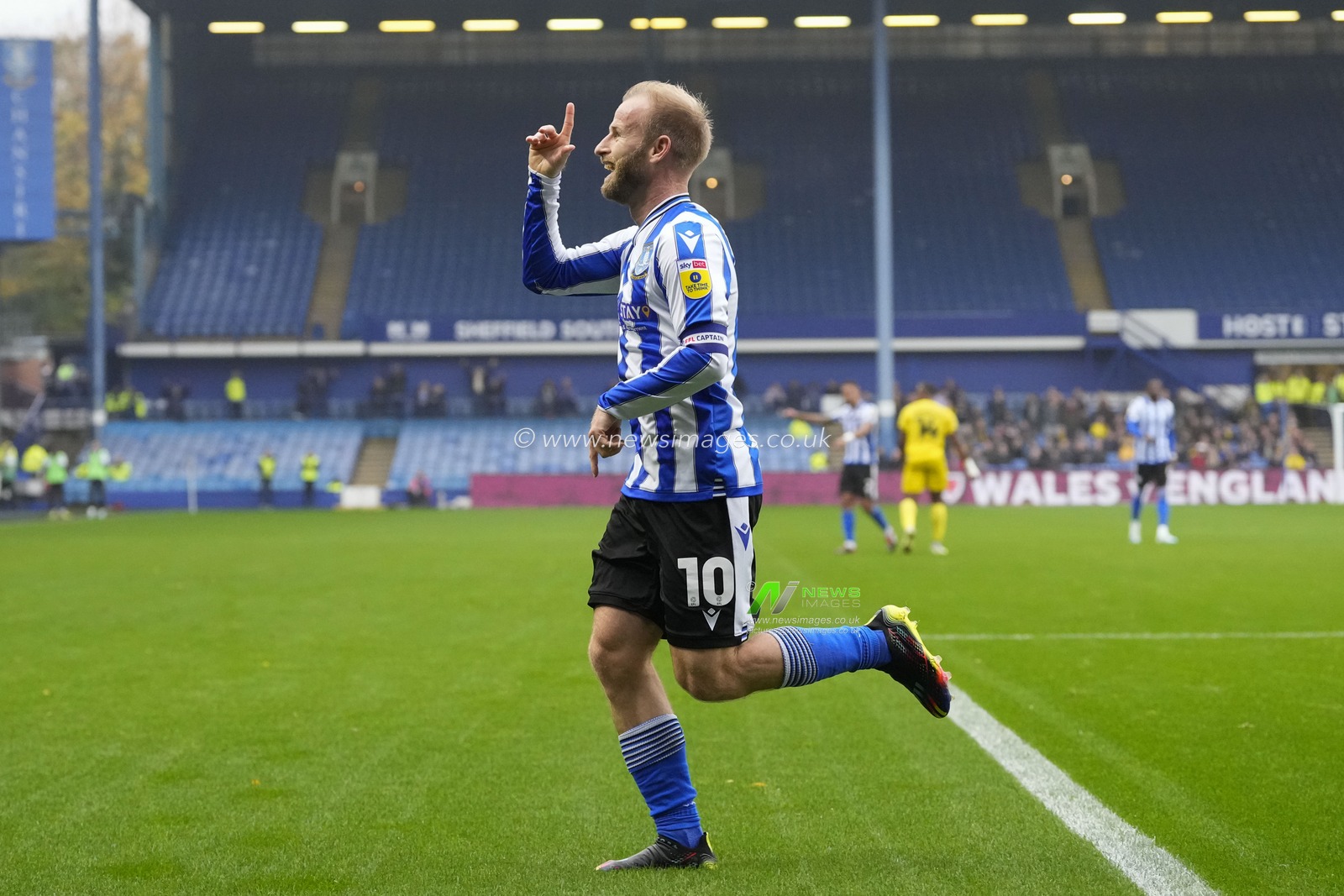 Barry Bannan #10 of Sheffield Wednesday reacts after scoring scores a goal to make it 1-0 during the Sky Bet League 1 match Sheffield Wednesday vs Burton Albion at Hillsborough, Sheffield, United Kingdom, 29th October 2022

(Photo by Steve Flynn/News Images)