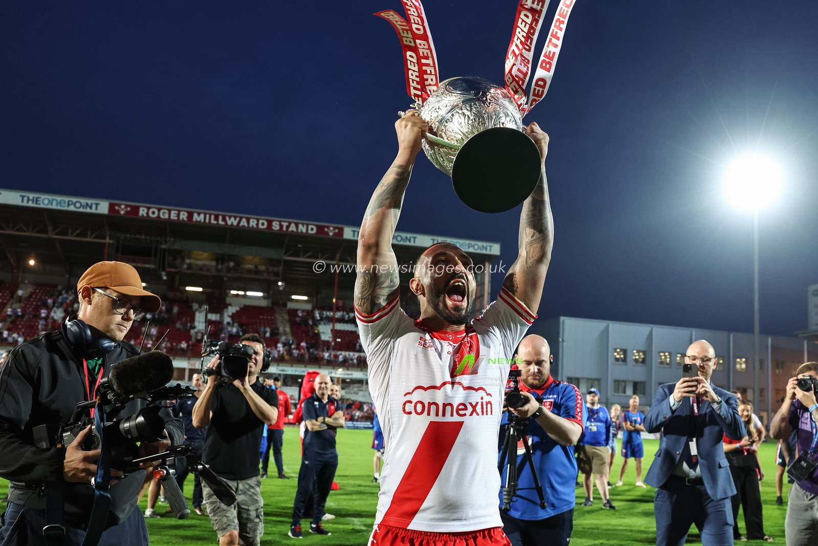 Elliot Minchella of Hull KR lifts the Challenge Cup in front of packed out Sewell Group Craven Park during the Betfred Super League Round 14 Hull KR vs Catalans Dragons at Sewell Group Craven Park, Kingston upon Hull, United Kingdom, 13th June 2025

(Photo by Mark Cosgrove/News Images)