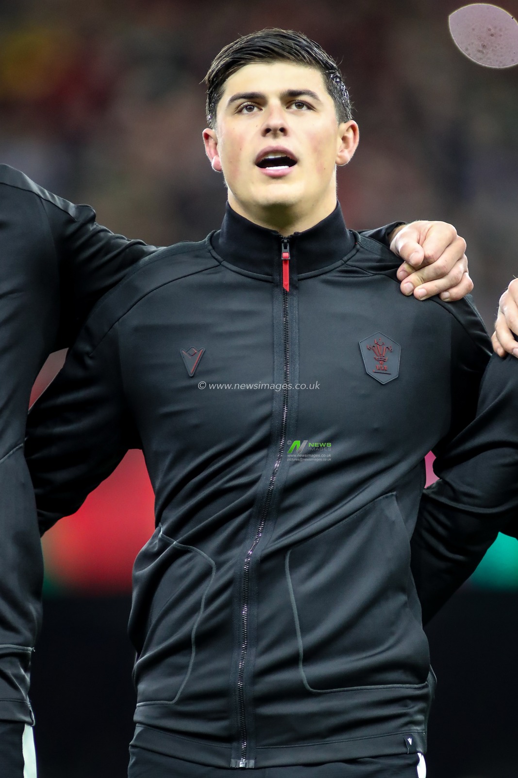 Louis Rees-Zammit of Wales sings the National Anthem during the Quilter Nations Series 2025 match Wales vs Japan at Principality Stadium, Cardiff, United Kingdom, 15th November 2025

(Photo by Andrew Lewis/News Images)

*** GER AUT SUI OUT ***
