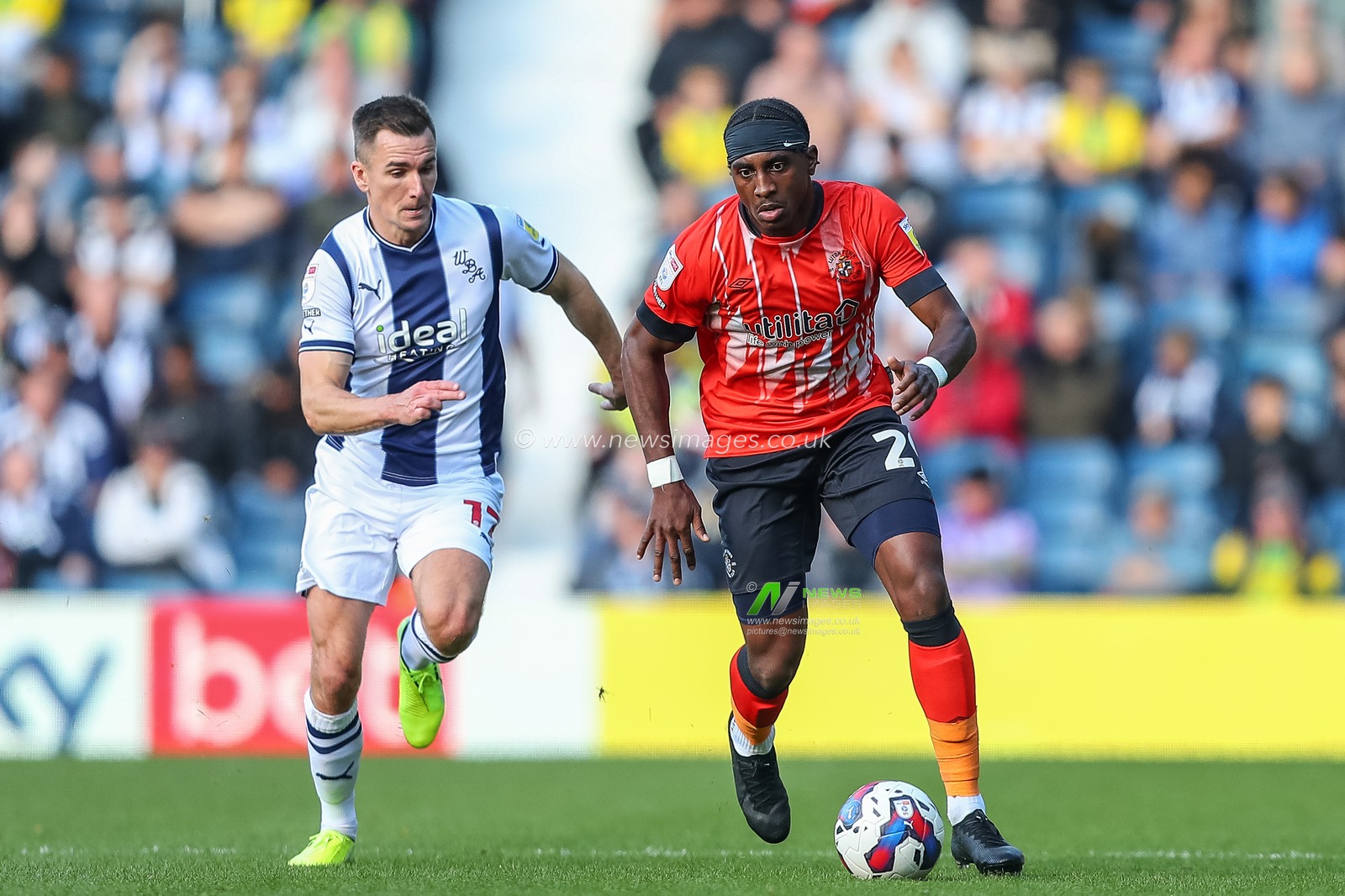 Amariâ€™i Bell #29 of Luton Town runs with the ball  during the Sky Bet Championship match West Bromwich Albion vs Luton Town at The Hawthorns, West Bromwich, United Kingdom, 8th October 2022

(Photo by Gareth Evans/News Images)