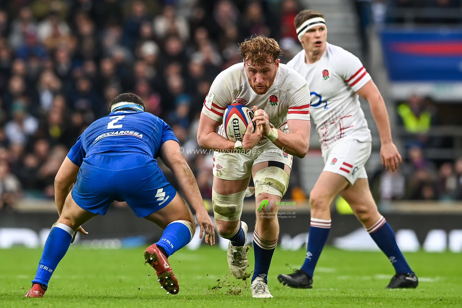 Ollie Chessum of England makes a break during the 2023 Guinness 6 Nations match England vs Italy at Twickenham Stadium, Twickenham, United Kingdom, 12th February 2023

(Photo by Craig Thomas/News Images)