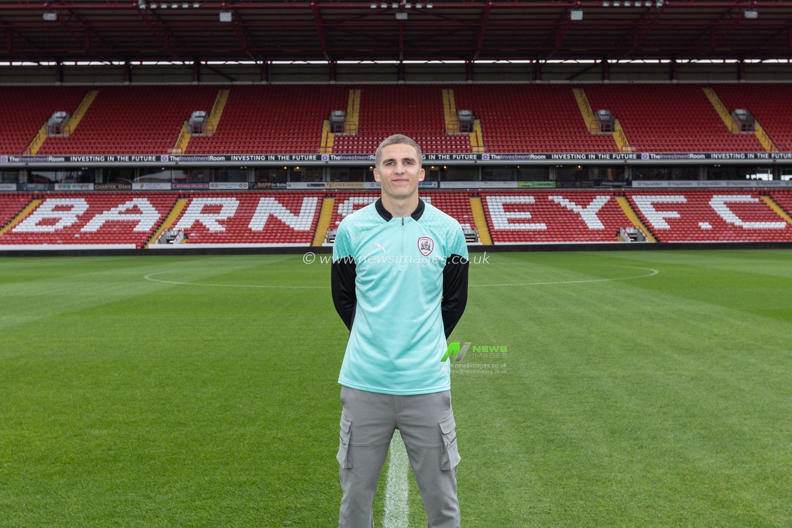 Owen Dodgson joins Barnsley FC on a season long loan from Burnley at Oakwell, Barnsley, United Kingdom, 1st September 2023

(Photo by Mark Cosgrove/News Images)