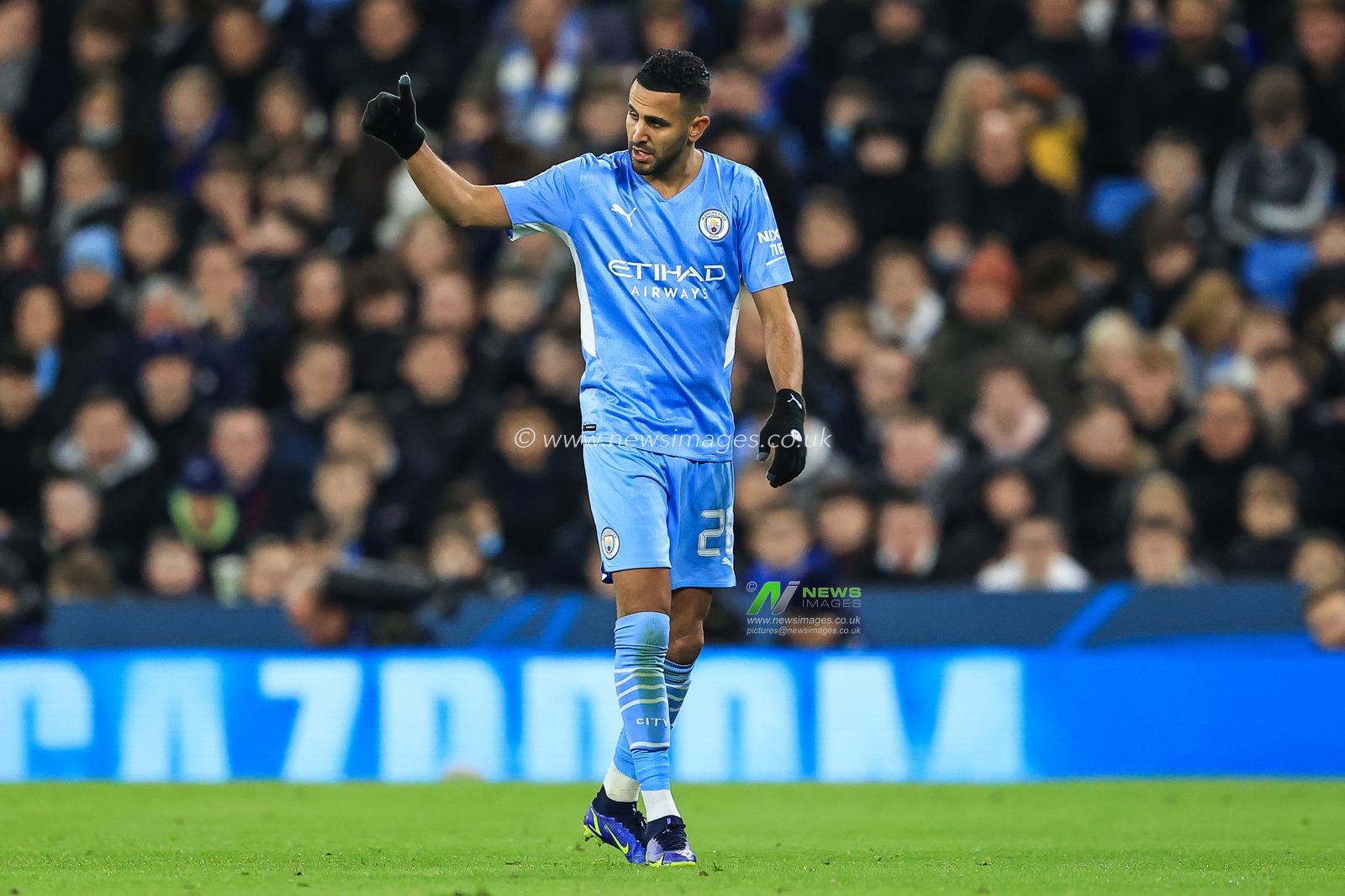 Riyad Mahrez #26 of Manchester City gives he thumbs up to a team mate