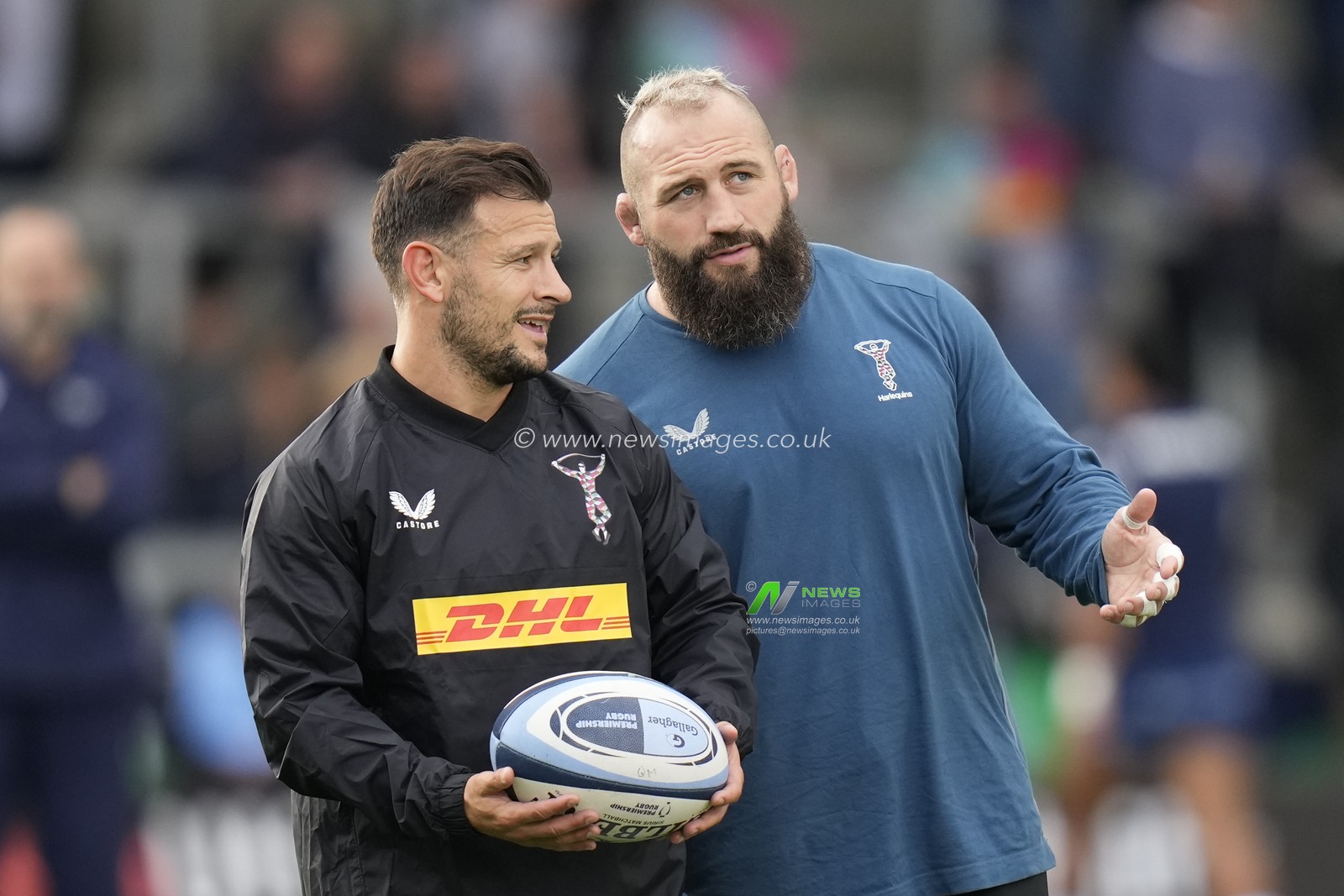 Joe Marler #1 of Harlequins chats with Danny Care before the Gallagher Premiership match Sale Sharks vs Harlequins at AJ Bell Stadium, Eccles, United Kingdom, 23rd October 2022

(Photo by Steve Flynn/News Images)