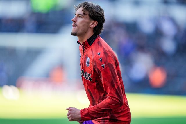 Milan Smit of Stoke City in the pregame warmup session  during the Sky Bet Championship match Derby County vs Stoke City at Pride Park Stadium, Derby, United Kingdom on 06 April 2026

(Photo by Maynard Manyowa/News Images)
