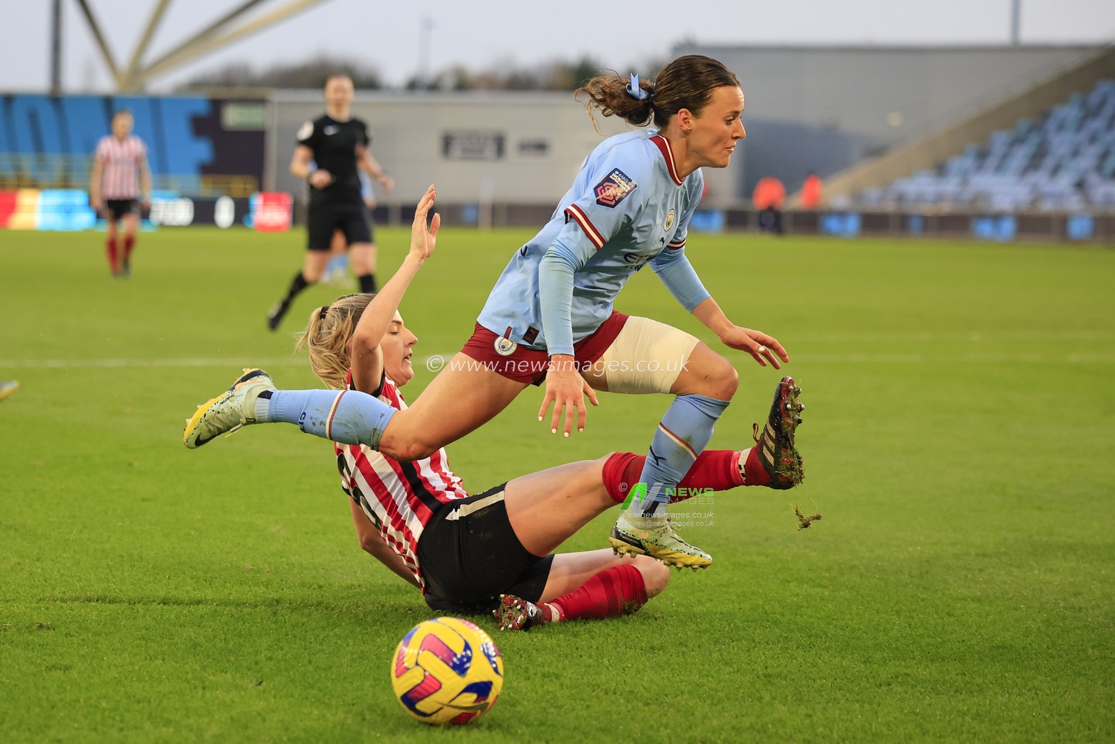 Hayley Raso #13 of Manchester City is tackled by Louise Griffiths #6 of Sunderland during the FA Womens Continental League Cup match Manchester City Women vs Sunderland AFC Women at Etihad Campus, Manchester, United Kingdom, 27th November 2022

(Photo by Conor Molloy/News Images)