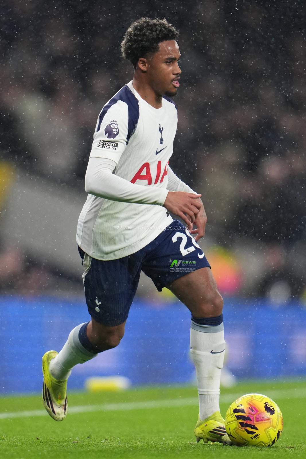 Wilson Odobert of Tottenham Hotspur with the ball during the Premier League match Tottenham Hotspur vs Newcastle Untied at Tottenham Hotspur Stadium, London, United Kingdom on 10 February 2026

(Photo by Harvey Murphy/News Images)