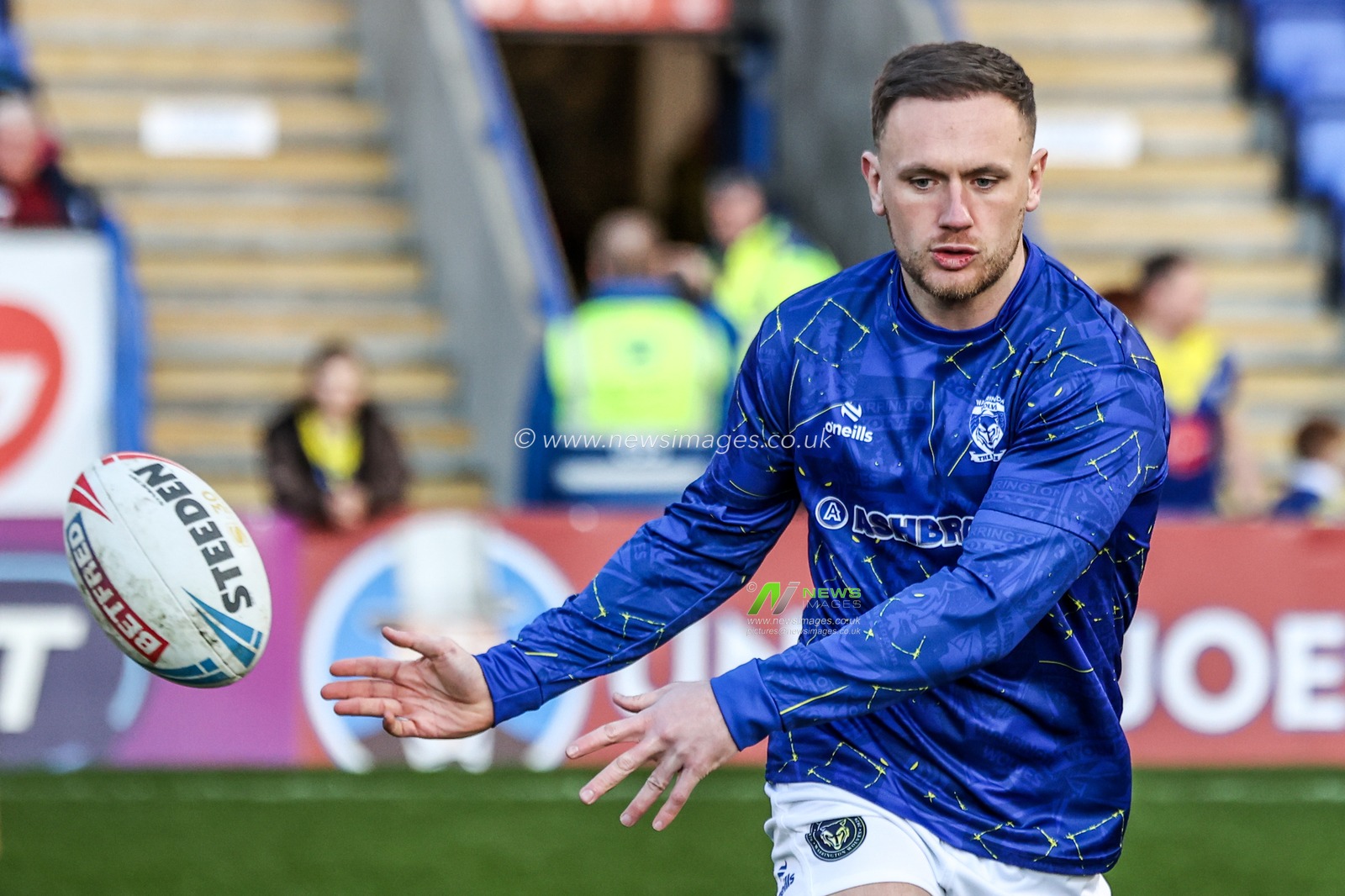 Ben Currie of Warrington Wolves in the pre-game warm up during the Betfred Super League Round 3 match Warrington Wolves vs Wakefield Trinity at The Halliwell Jones Stadium, Warrington, United Kingdom on 28 February 2026

(Photo by Alfie Cosgrove/News Images)