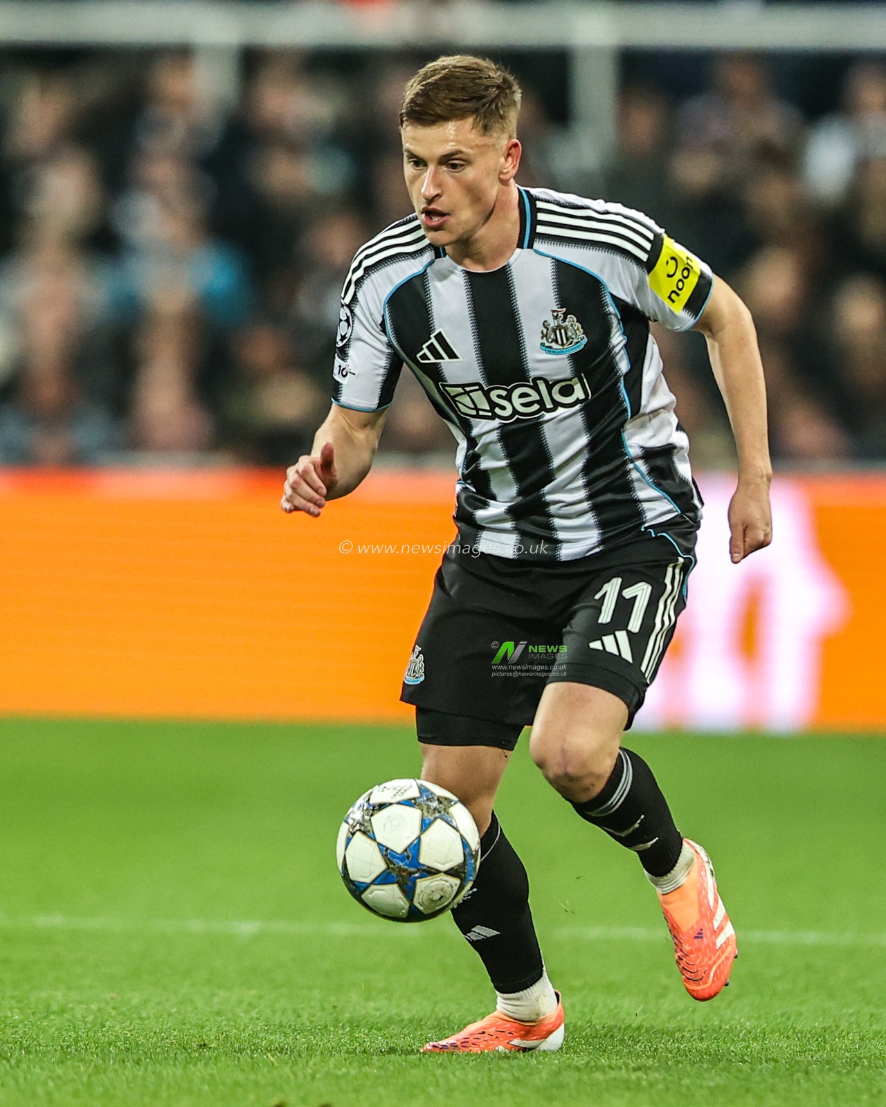 Harvey Barnes of Newcastle United during the UEFA Champions League Matchday 4 of 8 Newcastle United vs Athletic Club at St. James's Park, Newcastle, United Kingdom, 5th November 2025

(Photo by Alfie Cosgrove/News Images)

*** GER AUT SUI OUT ***