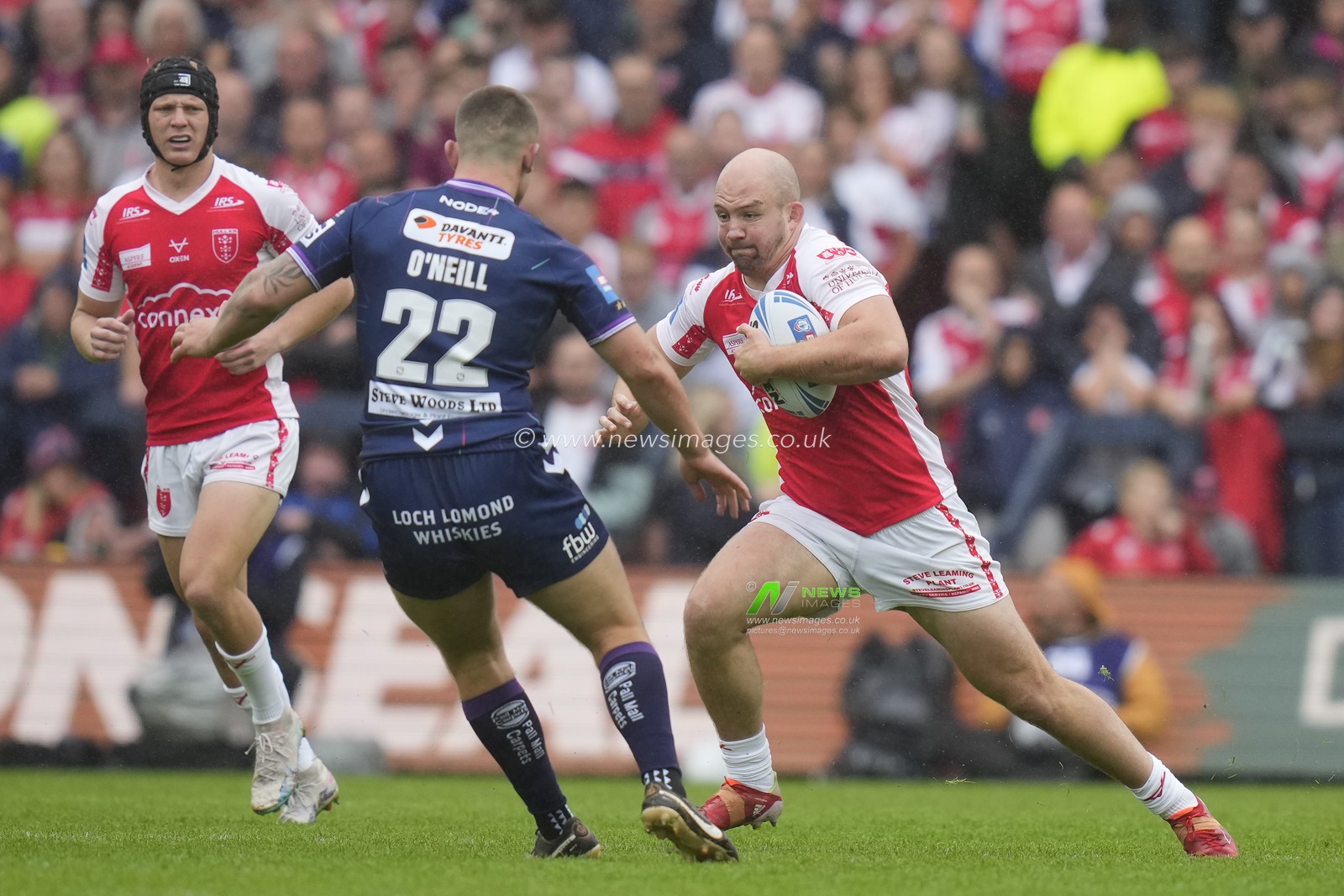 George King #10 of Hull KR runs at Brad Oâ€™Neill #22 of Wigan Warriors during the Betfred Challenge Cup Semi Final match Hull KR vs Wigan Warriors at Sewell Group Craven Park, Kingston upon Hull, United Kingdom, 23rd July 2023

(Photo by Steve Flynn/News Images)