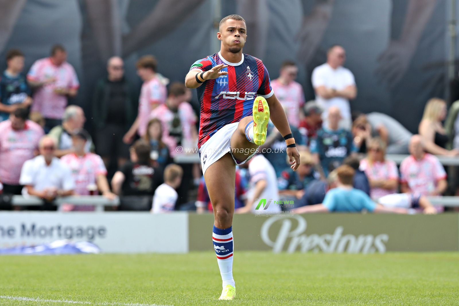 Corey Hall of Wakefield Trinity before the Betfred Super League Round 14 match Wakefield Trinity vs Leigh Leopards at DIY Kitchens Stadium, Wakefield, United Kingdom, 15th June 2025

(Photo by Sam Eaden/News Images)