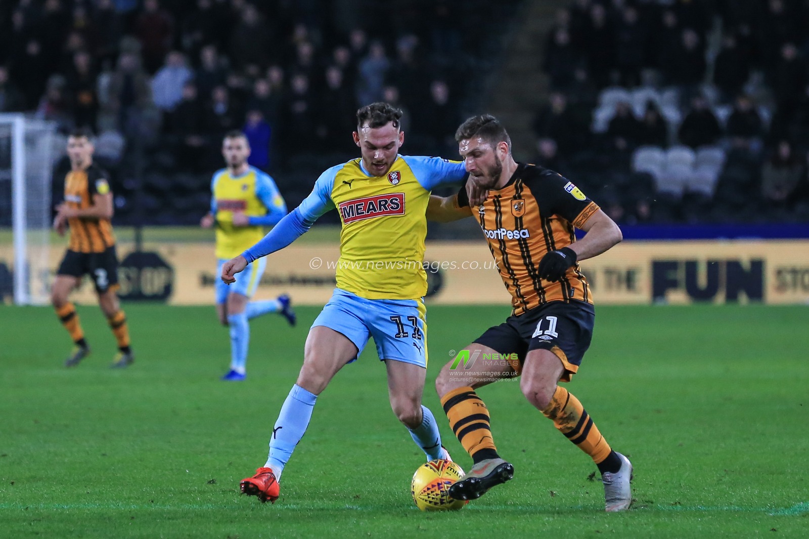 12th January 2019, KCOM Stadium, Hull , England; Sky Bet Championship, Hull City vs Rotherham United ; David Milinkovic (11) of Hull City  and Jon Taylor (11) of Rotherham United dual for the ball 

Credit:   Mark Cosgrove/News Images

English Football League images are subject to DataCo Licence