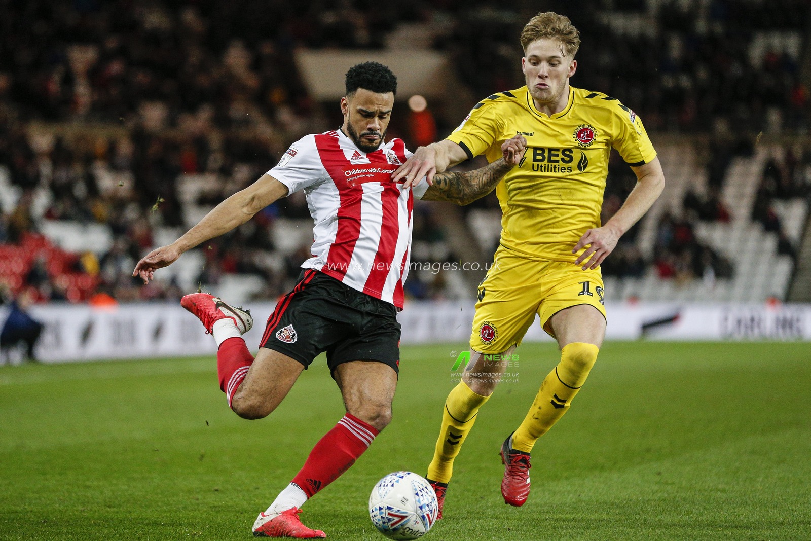 25th February 2020, Stadium Of Light, Sunderland, England; Sky Bet League 1, Sunderland v Fleetwood Town : Jordan Willis (4) of Sunderland crosses the ball