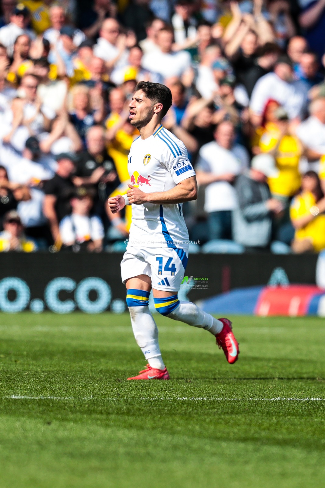 Manor Solomon of Leeds United during the Sky Bet Championship match Leeds United vs Preston North End at Elland Road, Leeds, United Kingdom, 12th April 2025

(Photo by Richard Bierton/News Images)