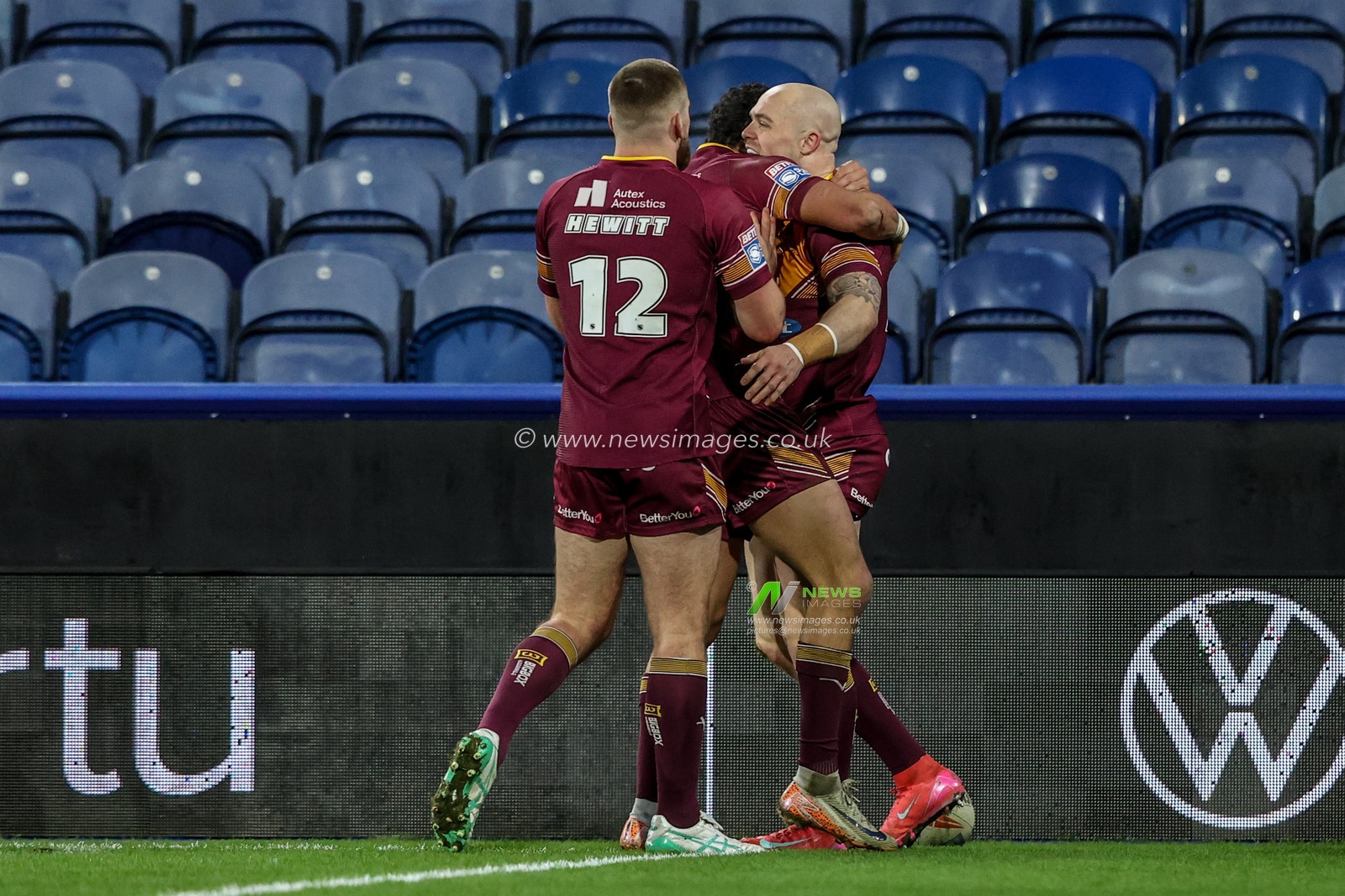 Adam Swift of Huddersfield Giants celebrates his try during the Betfred Super League Round 3 match Huddersfield Giants vs Hull FC at John Smith's Stadium, Huddersfield, United Kingdom, 28th February 2025

(Photo by Alfie Cosgrove/News Images)