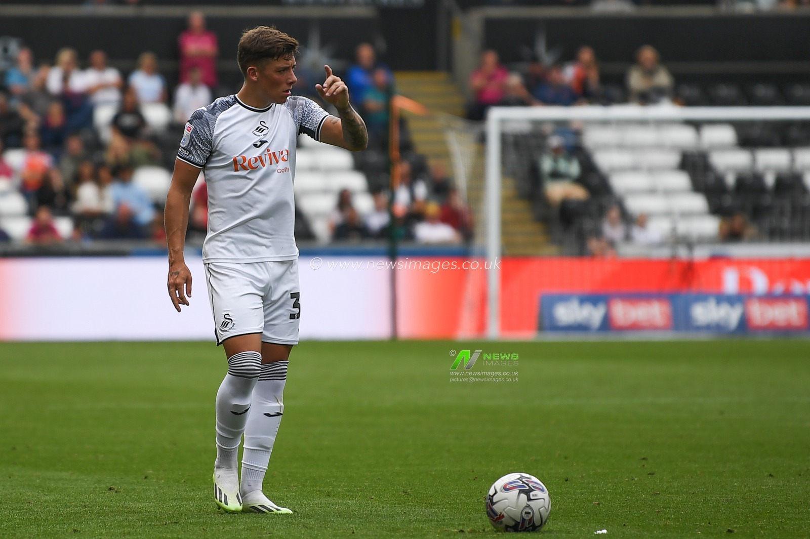Harrison Ashby #30 of Swansea City during the Sky Bet Championship match Swansea City vs Coventry City at Swansea.com Stadium, Swansea, United Kingdom, 19th August 2023

(Photo by Mike Jones/News Images)