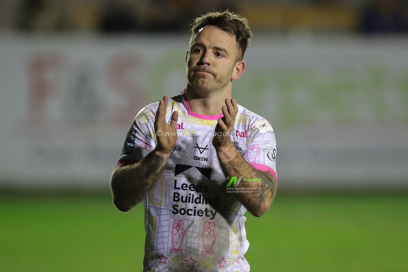 Richie Myler #1 of Leeds Rhinos applauds the fans after the Betfred Super League Round 5 match Castleford Tigers vs Leeds Rhinos at The Mend-A-Hose Jungle, Castleford, United Kingdom, 16th March 2023

(Photo by James Heaton/News Images)