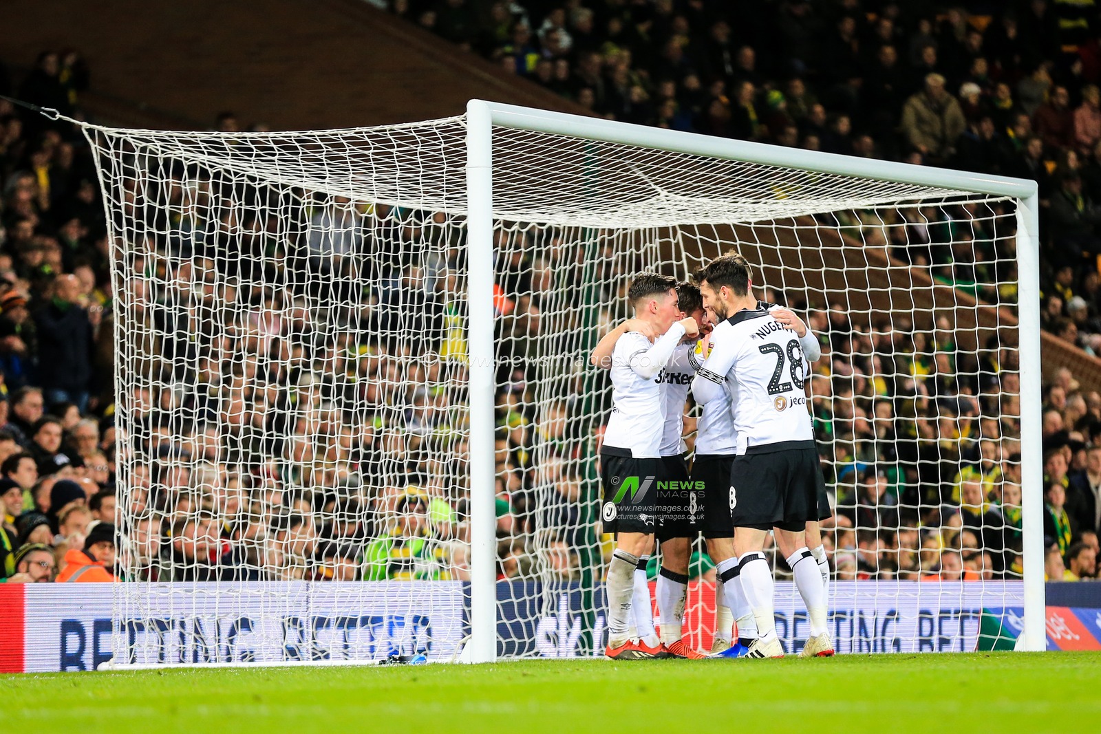 29th December 2018, Carrow Road, Norfolk, England; Sky Bet Championship, Norwich City vs Derby County ;  Derby County celebrate Jack Marriott's winning goal to make it 3-4.


Credit: Georgie Kerr/News Images

English Football League images are subject to DataCo Licence