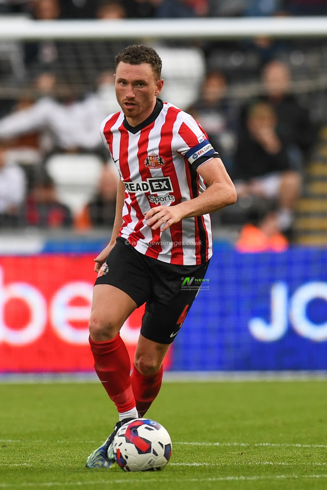 Corry Evans #4 of Sunderland during the Sky Bet Championship match Swansea City vs Sunderland at Swansea.com Stadium, Swansea, United Kingdom, 8th October 2022

(Photo by Mike Jones/News Images)