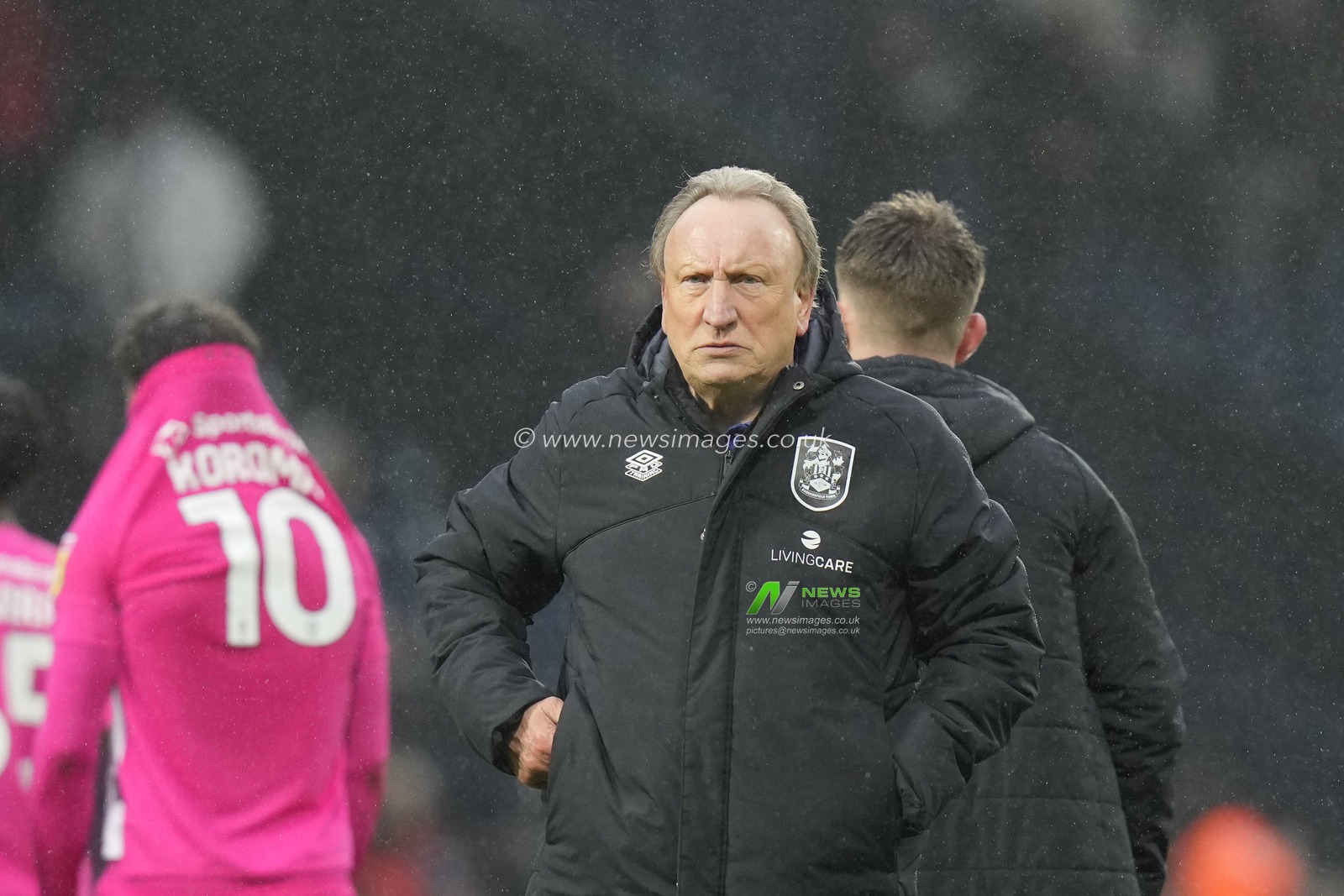 A dejected Huddersfield Town manager Neil Warnock salutes the fans after the Sky Bet Championship match West Bromwich Albion vs Huddersfield Town at The Hawthorns, West Bromwich, United Kingdom, 11th March 2023

(Photo by Steve Flynn/News Images)