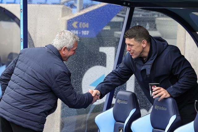 Matt Peet head coach of Wigan Warriors shakes hands with Daryl Powell head coach of Wakefield Trinity during the Betfred Challenge Cup Quarter Final match Wakefield Trinity vs Wigan Warriors at DIY Kitchens Stadium, Wakefield, United Kingdom on 12 April 2026

(Photo by Mark Cosgrove/News Images)