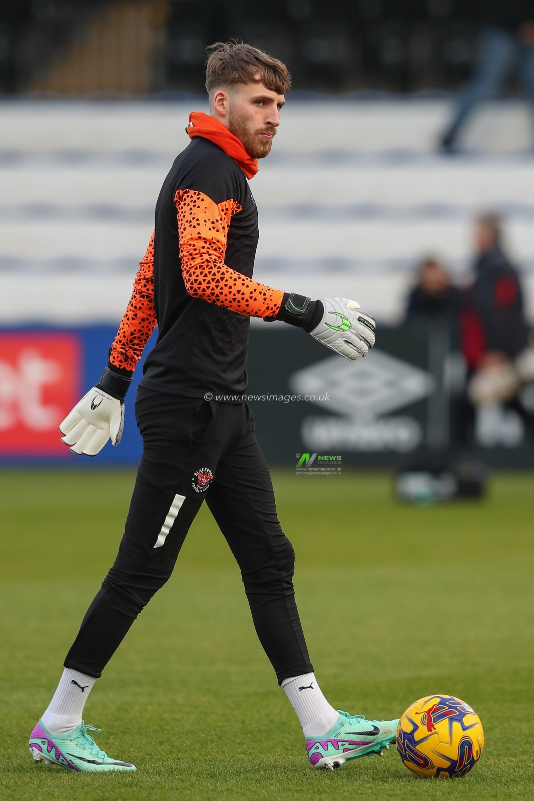 Daniel Grimshaw #32 of Blackpool during the pre-game warm up ahead of the Sky Bet League 1 match Cambridge United vs Blackpool at Abbey Stadium, Cambridge, United Kingdom, 16th December 2023

(Photo by Gareth Evans/News Images)