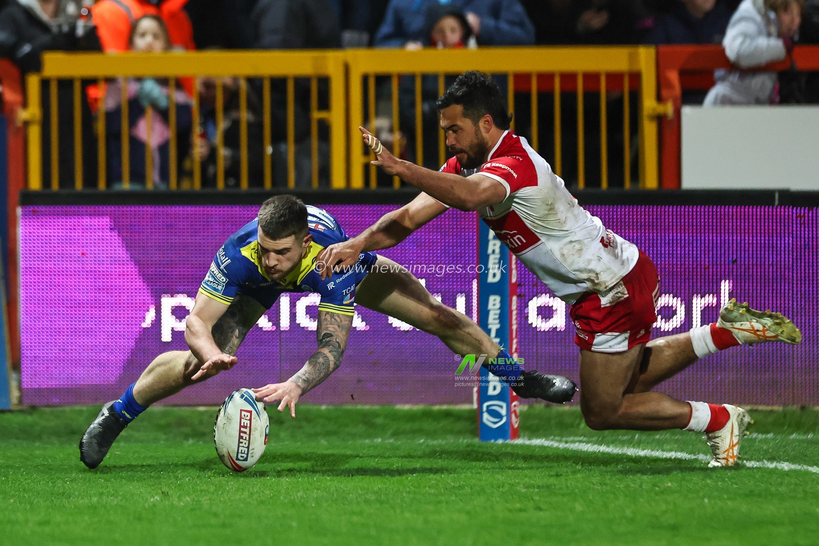 Connor Wrench of Warrington Wolves goes over for a try during the Betfred Super League Round 4 match Hull KR vs Warrington Wolves at Sewell Group Craven Park, Kingston upon Hull, United Kingdom, 7th March 2024

(Photo by Mark Cosgrove/News Images)