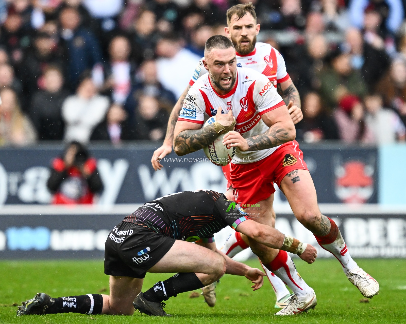 Curtis Sironen of St. Helens breaks the tackle by Alex Smith of Wigan Warriors during the Betfred Super League Round 6 match St Helens vs Wigan Warriors at Totally Wicked Stadium, St Helens, United Kingdom, 29th March 2024

(Photo by Craig Thomas/News Images)
