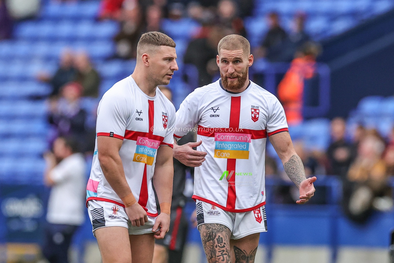 George Williams of England and Sam Tomkins of England chatting during the Rugby League World Cup 2021 Group A match England vs France at University of Bolton Stadium, Bolton, United Kingdom, 22nd October 2022

(Photo by Mark Cosgrove/News Images)